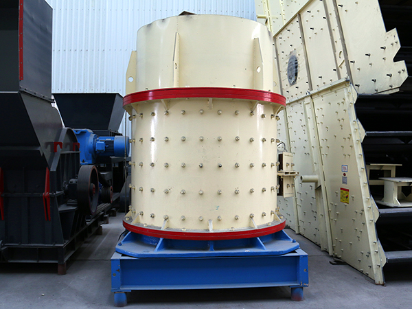 碎石的小型復(fù)合式破碎機(jī)多少錢？